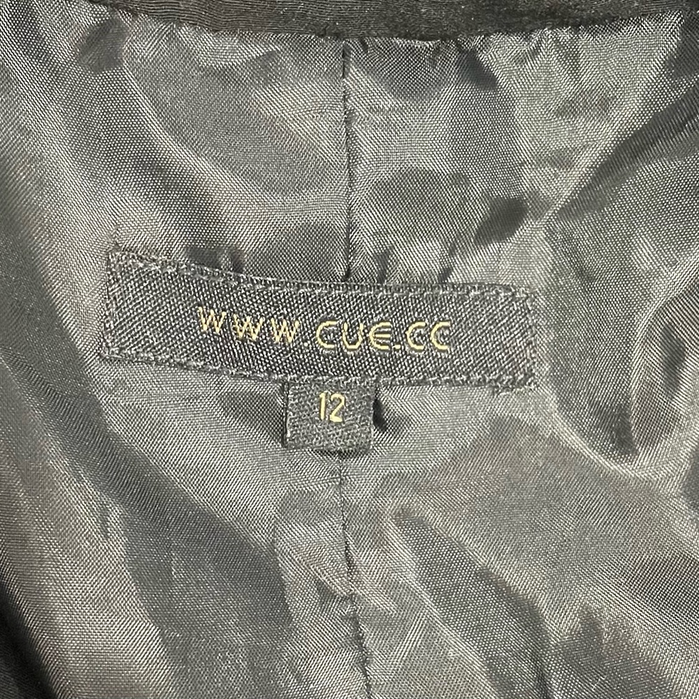 Cue City Button Basic Blazer - Picture 7 of 8